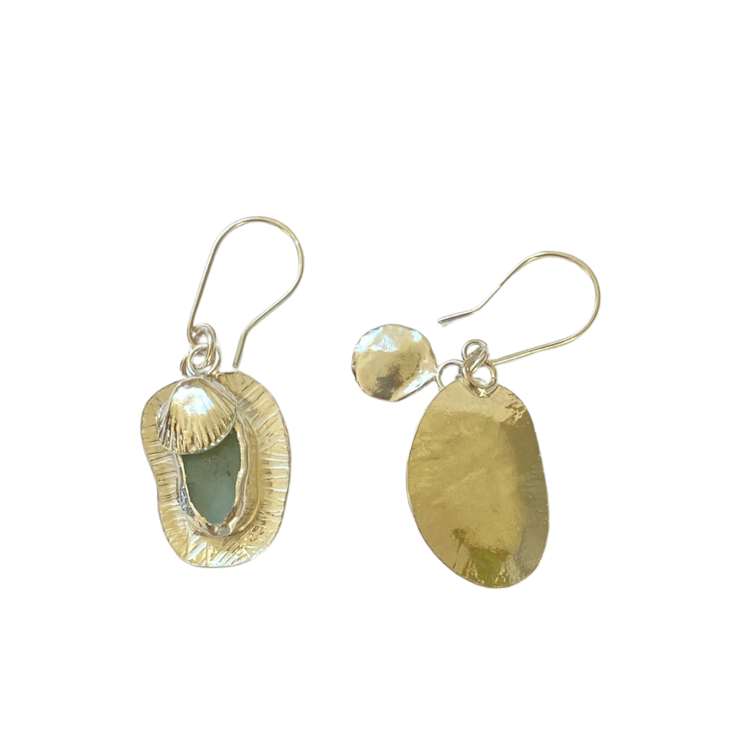 Ocean Sea Glass with Clam Charm - Love Beach Beads