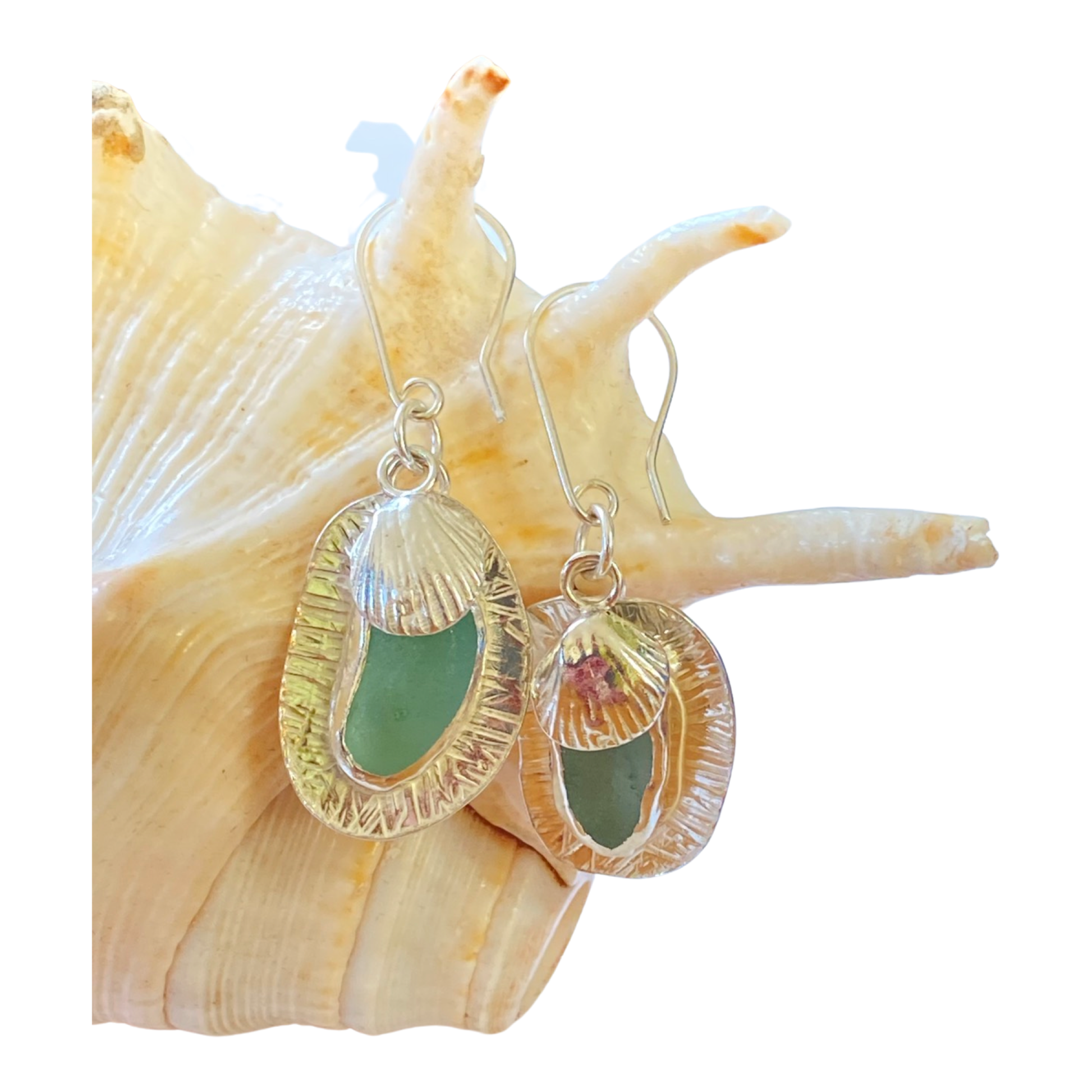 Ocean Sea Glass with Clam Charm - Love Beach Beads