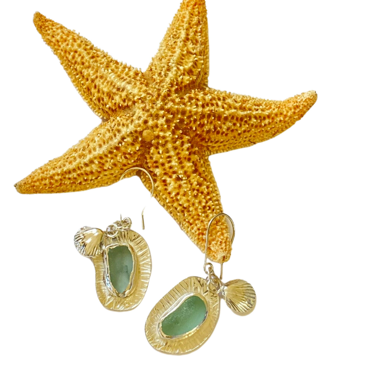 Ocean Sea Glass with Clam Charm - Love Beach Beads